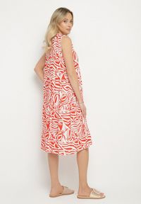 Born2be - Czerwona Bawełniana Rozkloszowana Sukienka z Geometrycznym Wzorem Annivaria. Okazja: na co dzień. Typ kołnierza: dekolt w kształcie V. Kolor: czerwony. Materiał: bawełna. Wzór: geometria. Typ sukienki: rozkloszowane. Styl: elegancki, casual, klasyczny #5