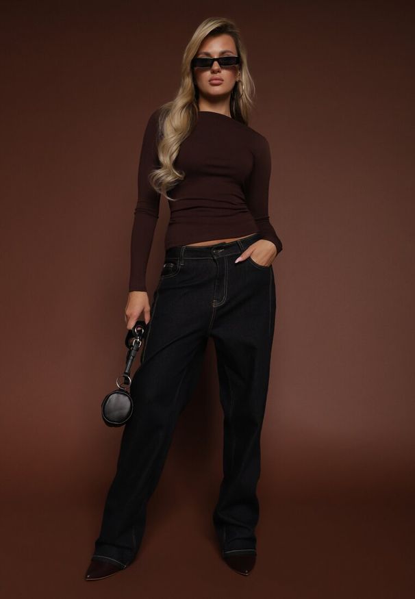 Renee - Brązowa Wiskozowa Bluzka Longsleeve z Dekoltem Typu Łódka Zaide. Kolor: brązowy. Materiał: wiskoza. Długość rękawa: długi rękaw. Styl: sportowy