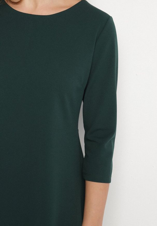 Born2be - Zielona Trapezowa Sukienka z Dłuższym Tyłem Gemirina. Okazja: na co dzień. Kolor: zielony. Typ sukienki: trapezowe. Styl: casual