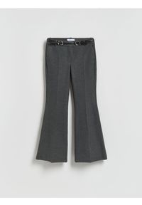 Reserved - Spodnie z paskiem - szary. Kolor: szary. Materiał: wiskoza, tkanina #1