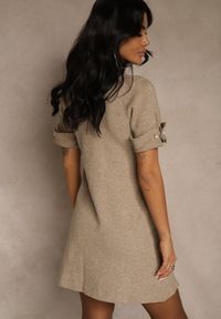 Renee - Beżowa Sukienka Sweterkowa o Trapezowym Kroju z Perełkami Liatusea. Okazja: na co dzień. Kolor: beżowy. Materiał: jeans. Typ sukienki: trapezowe. Styl: casual #3