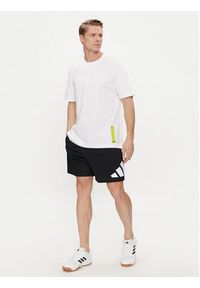 Adidas - adidas T-Shirt II3478 Biały Regular Fit. Kolor: biały. Materiał: bawełna #6