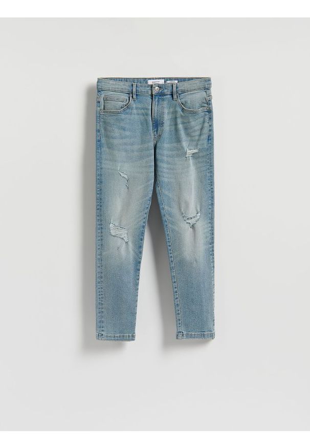 Reserved - Jeansy carrot slim z przetarciami - niebieski. Kolor: niebieski