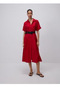 Reserved - Sukienka midi z dodatkiem lnu - czerwony. Kolor: czerwony. Materiał: len. Długość: midi