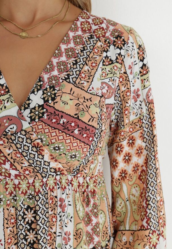 Born2be - Beżowo-Różowa Sukienka z Kopertowym Dekoltem w Patchworkowy Wzór Betey. Okazja: na co dzień. Kolor: beżowy. Materiał: materiał, jeans, skóra. Długość rękawa: długi rękaw. Typ sukienki: kopertowe. Styl: casual, elegancki