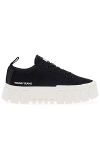 Buty Tommy Jeans Recycled Cleat Chunky EN0EN02240-BDS - czarne. Okazja: na co dzień, na spacer. Zapięcie: sznurówki. Kolor: czarny. Szerokość cholewki: normalna. Wzór: aplikacja. Materiał: nylon, guma, poliester, materiał. Sezon: wiosna, jesień. Obcas: na platformie. Sport: turystyka piesza