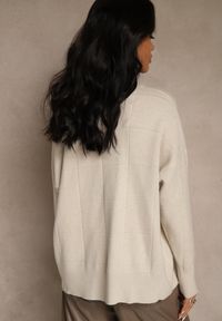 Renee - Beżowy Casualowy Golf Tusara. Okazja: na co dzień. Typ kołnierza: golf. Kolor: beżowy. Materiał: jeans. Styl: casual #5