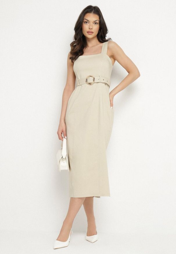 Born2be - Beżowa Dopasowana Sukienka z Wiskozą z Rozcięciami i Paskiem z Klamrą Mepelle. Okazja: na co dzień. Typ kołnierza: dekolt kwadratowy. Kolor: beżowy. Materiał: wiskoza. Typ sukienki: dopasowane. Styl: casual, elegancki, klasyczny
