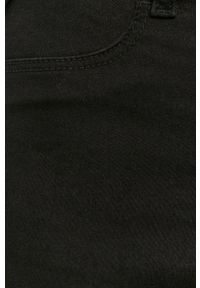JDY - Jacqueline de Yong Szorty jeansowe damskie kolor czarny gładkie medium waist. Okazja: na co dzień. Kolor: czarny. Materiał: jeans. Wzór: gładki. Styl: casual