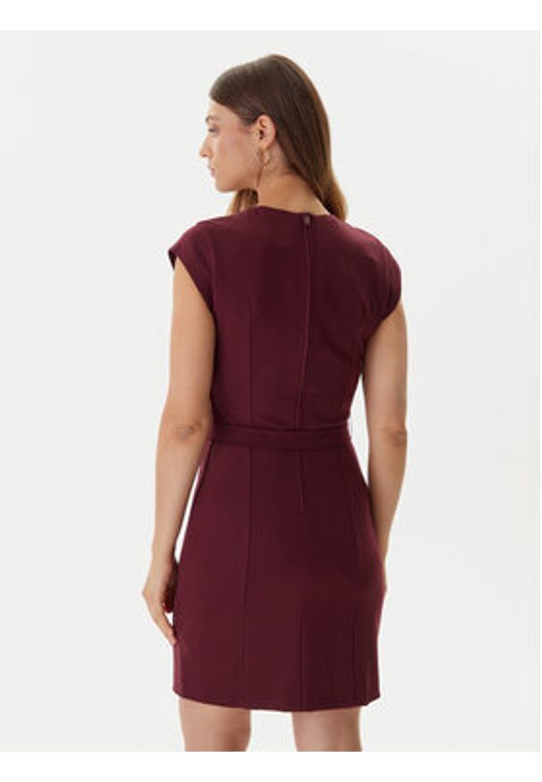 Guess Sukienka koktajlowa W5BK21 KCMU2 Czerwony Slim Fit. Kolor: czerwony. Materiał: syntetyk. Styl: wizytowy