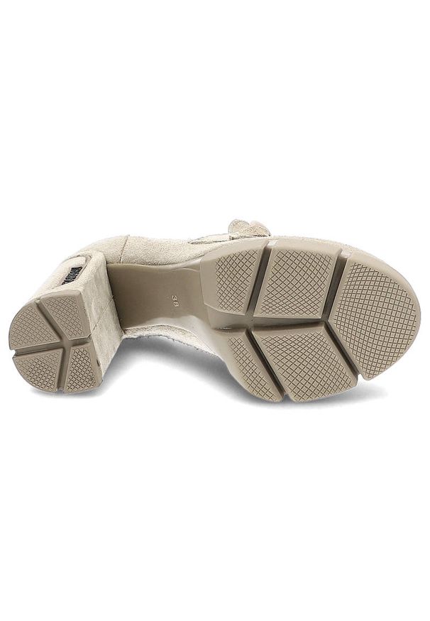 Beżowe Półbuty Carinii Damskie Eleganckie Buty. Okazja: do pracy, na spotkanie biznesowe. Zapięcie: bez zapięcia. Kolor: beżowy. Materiał: zamsz, skóra. Szerokość cholewki: normalna. Obcas: na obcasie. Styl: elegancki. Wysokość obcasa: średni