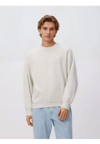 Reserved - Bluza z drobnym haftem - złamana biel. Materiał: dzianina, bawełna. Wzór: haft