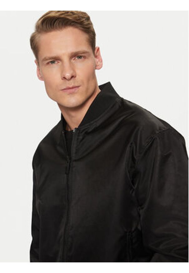 Armani Exchange Kurtka bomber XM000195 AF12011 UC001 Czarny Regular Fit. Kolor: czarny. Materiał: syntetyk