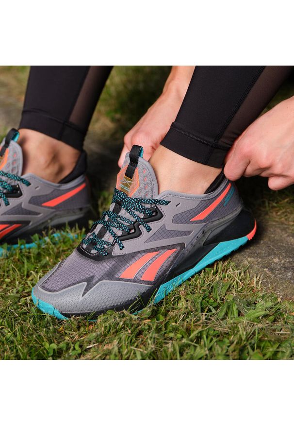 Buty Kobieta Reebok Nano X2 Tr Adventure pomarańczowy. Okazja: na co dzień. Kolor: czarny, pomarańczowy, wielokolorowy, żółty. Sport: fitness