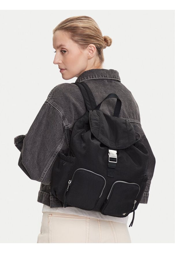 Calvin Klein Plecak LV04K3214G Czarny. Kolor: czarny. Materiał: poliamid, nylon