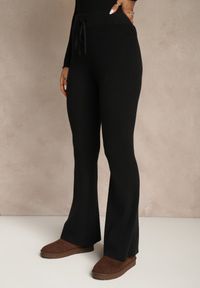 Renee - Czarne Dzianinowe Spodnie z Wiskozą o Kroju Flare Zetene. Okazja: na co dzień, na spacer. Kolor: czarny. Materiał: wiskoza, dzianina. Styl: klasyczny, casual #5