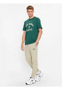 New Balance Spodnie dresowe NB Essentials Sweatpant MP33509 Zielony Regular Fit. Kolor: zielony. Materiał: bawełna, syntetyk