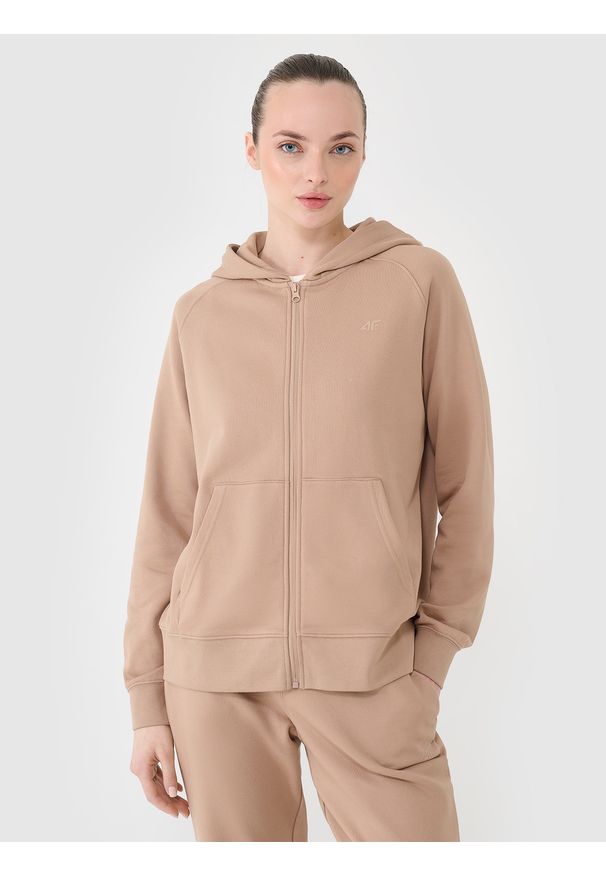 4f - 4F Bluza dresowa rozpinana z kapturem damska - beżowa S. Okazja: na co dzień. Typ kołnierza: kaptur. Kolor: beżowy. Materiał: dresówka. Długość rękawa: raglanowy rękaw. Wzór: gładki, ze splotem. Styl: casual, sportowy