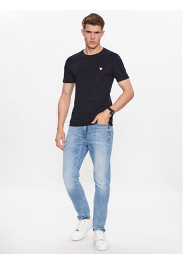 Guess T-Shirt M2YI36 I3Z14 Granatowy Slim Fit. Kolor: niebieski. Materiał: bawełna
