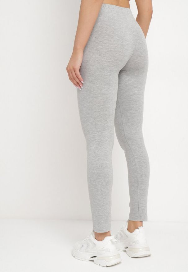 Born2be - Szare Legginsy Ozdobione Szerokim Napisem z Boku Nogawki Aitennia. Kolor: szary. Wzór: napisy, aplikacja