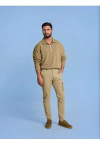 Sinsay - Spodnie slim cargo - beżowy. Kolor: beżowy