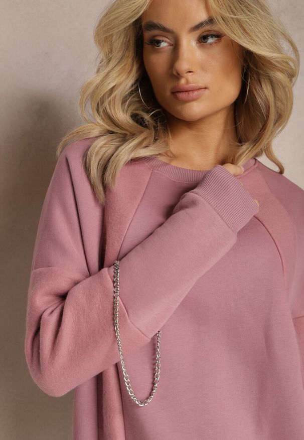 Renee - Ciemnoróżowa Bawełniana Bluza z Łańcuszkiem Eleutia. Kolor: różowy. Materiał: bawełna. Styl: klasyczny