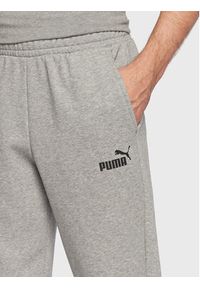 Puma Spodnie dresowe Essentials Logo 586718 Szary Regular Fit. Kolor: szary. Materiał: dresówka, syntetyk