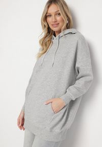 Born2be - Jasnoszara Bluza z Kapturem Dagdere. Typ kołnierza: kaptur. Kolor: szary. Materiał: jeans, dzianina, polar. Długość rękawa: długi rękaw. Długość: długie. Wzór: gładki. Sezon: zima, jesień. Styl: sportowy #3