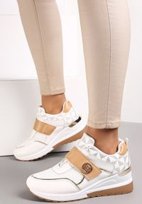 Renee - Biało-Beżowe Sneakersy na Koturnie Zapinane na Rzep Theffese. Nosek buta: okrągły. Zapięcie: rzepy. Kolor: biały. Szerokość cholewki: normalna. Wzór: aplikacja. Obcas: na koturnie #1