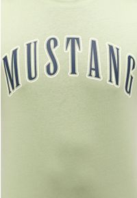 Mustang - MUSTANG Austin Męski T-shirt Koszulka Logo Nadruk Swamp 1014927 6190. Wzór: nadruk #6