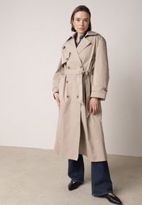 Born2be - Beżowy Bawełniano-Wiskozowy Płaszcz Trencz z Wiązanym Paskiem i Klapą Lissana. Okazja: na co dzień. Kolor: beżowy. Materiał: wiskoza, bawełna. Styl: casual, elegancki, klasyczny #4