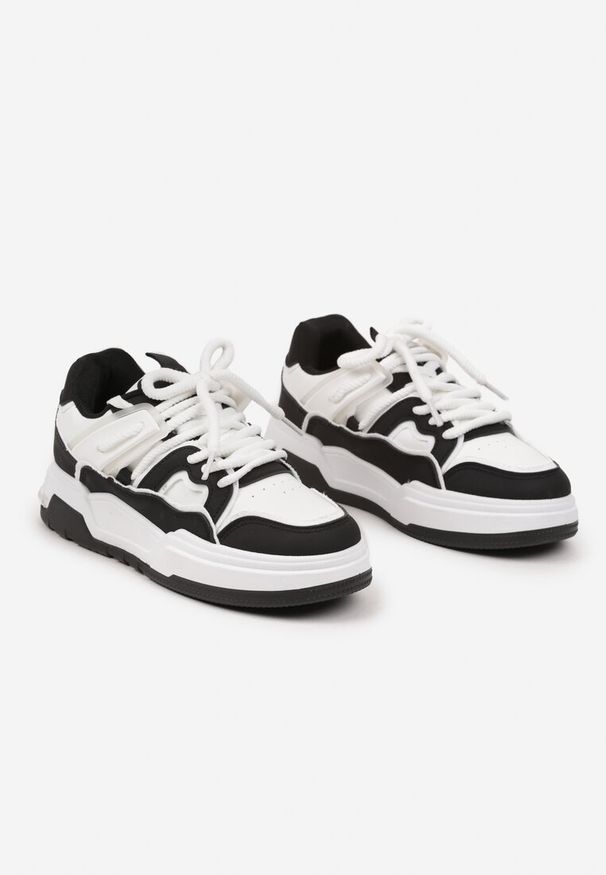 Renee - Czarne Sznurowane Sneakersy na Płaskiej Podeszwie Eviline. Nosek buta: okrągły. Zapięcie: sznurówki. Kolor: czarny. Materiał: materiał. Obcas: na płaskiej podeszwie. Wysokość obcasa: niski