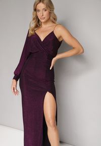 Born2be - Fioletowa Błyszcząca Asymetryczna Sukienka Maxi z Rozcięciem i Kopertowym Dekoltem Aknasa. Kolor: fioletowy. Materiał: materiał. Typ sukienki: kopertowe, asymetryczne. Długość: maxi #2