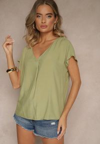 Renee - Zielona Bluzka z Wiskozy z Trójkątnym Dekoltem Tilimira. Okazja: na co dzień. Kolor: zielony. Materiał: wiskoza. Styl: elegancki, casual #3