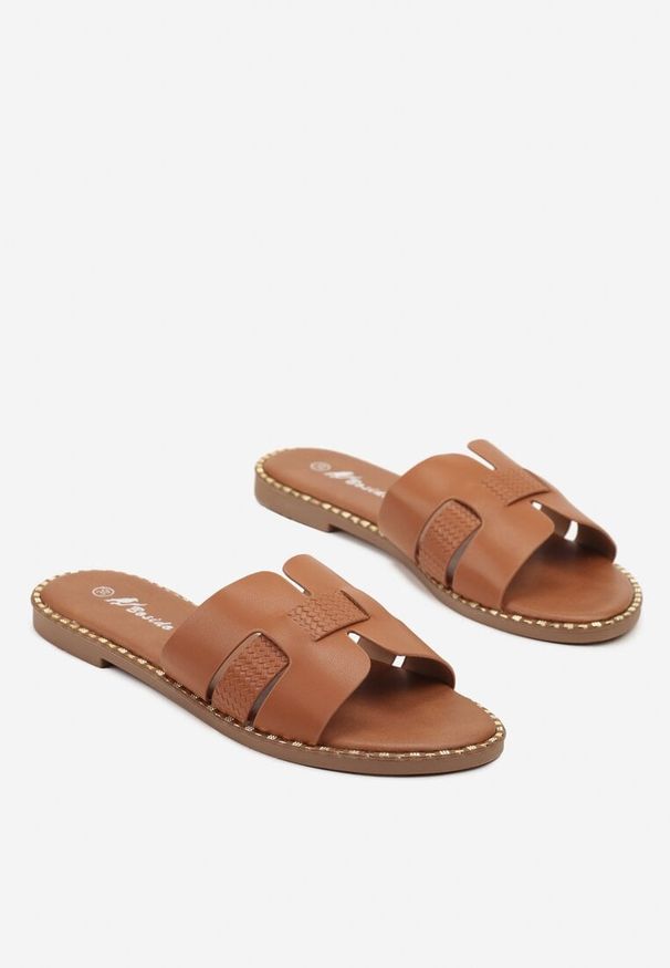 Born2be - Brązowe Klapki z Plecioną Cholewką Etelloria. Okazja: na co dzień. Kolor: brązowy. Sezon: lato. Styl: elegancki, casual