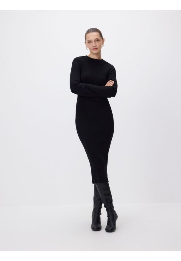 Reserved - Prążkowana sukienka z wiskozą - czarny. Kolor: czarny. Materiał: prążkowany, wiskoza
