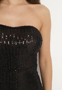 Born2be - Czarna Taliowana Sukienka z Siateczki Ozdobiona Cekinami i Wycięciami Naletria. Okazja: na imprezę. Kolor: czarny. Wzór: aplikacja. Styl: elegancki #2