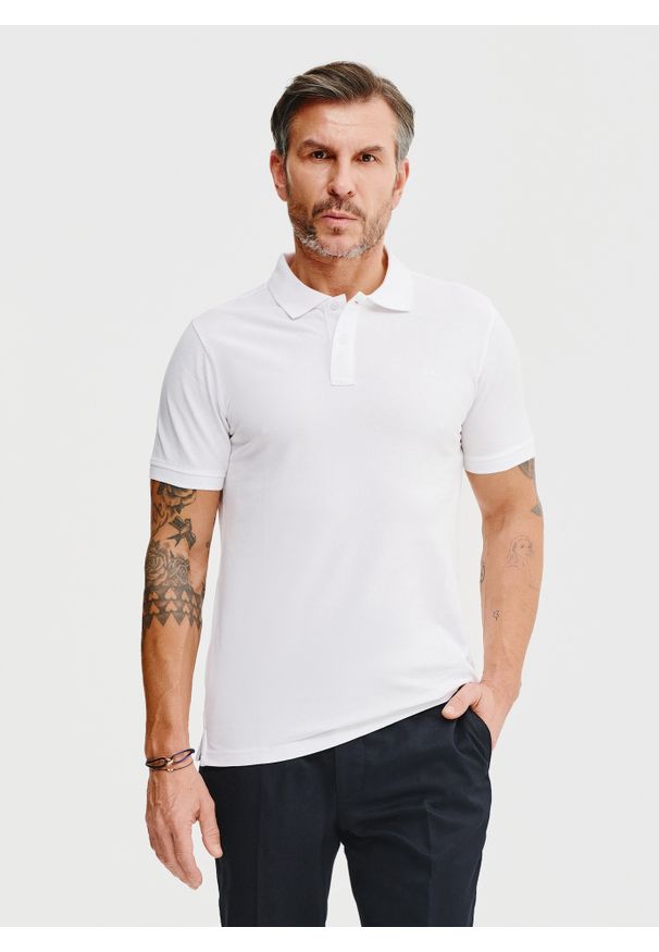 Pako Lorente - PAKO LORENTE – Gładki t-shirt polo w białym kolorze. Okazja: na co dzień. Typ kołnierza: polo. Kolor: biały, pomarańczowy. Materiał: bawełna. Wzór: gładki. Styl: casual