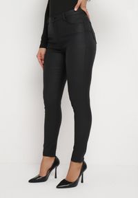 Born2be - Czarne Spodnie Skinny z Imitacji Skóry Awileda. Okazja: na spotkanie biznesowe, do pracy. Stan: podwyższony. Kolor: czarny. Materiał: skóra. Sezon: wiosna, zima, jesień. Styl: elegancki, biznesowy, rockowy