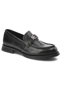 Czarne Półbuty Nessi Stylowe Obuwie Damskie. Kolor: czarny. Materiał: skóra. Styl: elegancki