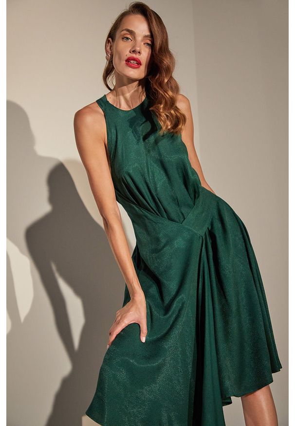 Answear Lab KRÓL kolekcja limitowana - Sukienka Tilda. Kolor: zielony. Materiał: tkanina, wiskoza. Długość rękawa: bez rękawów. Wzór: gładki. Typ sukienki: rozkloszowane. Styl: wakacyjny. Długość: mini
