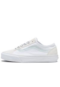 Buty Vans Old Skool Tapered Embroidery VN0005UGW001 - białe. Zapięcie: pasek. Kolor: biały. Materiał: guma, zamsz. Szerokość cholewki: normalna. Obcas: na platformie. Model: Vans Old Skool