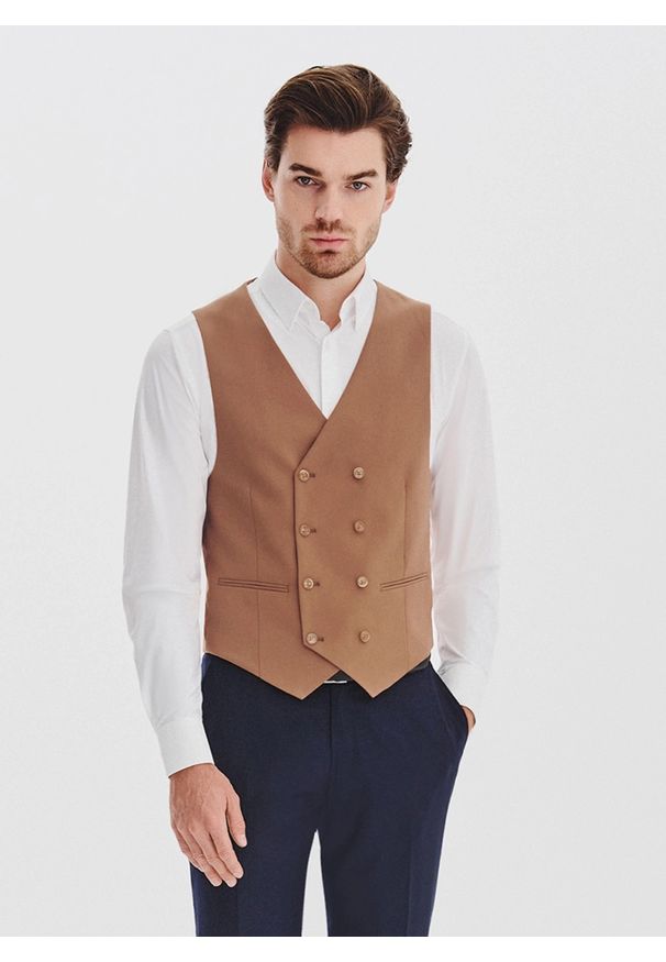 Pako Lorente - PAKO LORENTE - Ruda dwurzędowa kamizelka męska. Okazja: na co dzień. Kolor: brązowy. Materiał: poliester, wiskoza, elastan. Wzór: gładki. Styl: casual