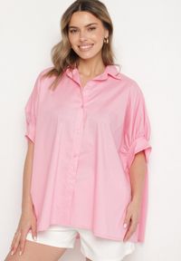 Born2be - Różowa Bawełniana Koszula o Kroju Oversize Zialira. Okazja: na co dzień. Kolor: różowy. Materiał: bawełna. Długość rękawa: krótki rękaw. Długość: krótkie. Styl: elegancki, casual #7