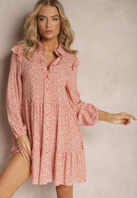 Renee - Różowa Mini Sukienka o Rozkloszowanym Kroju w Kwiaty z Falbankami Limrena. Typ kołnierza: kołnierz z falbankami. Kolor: różowy. Wzór: kwiaty. Sezon: lato. Długość: mini #3