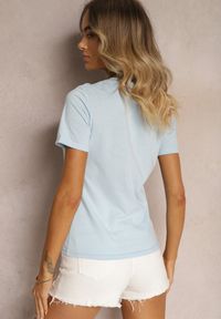 Renee - Jasnoniebieski T-shirt Koszulka z Krótkim Rękawem i Okrągłym Dekoltem Tiarella. Kolor: niebieski. Materiał: jeans. Długość rękawa: krótki rękaw. Długość: krótkie. Wzór: aplikacja. Styl: klasyczny, elegancki #3