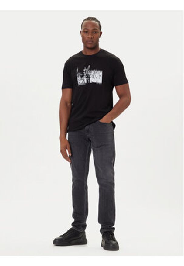 Armani Exchange T-Shirt XM001461 AF10358 MC305 Czarny Regular Fit. Kolor: czarny. Materiał: bawełna
