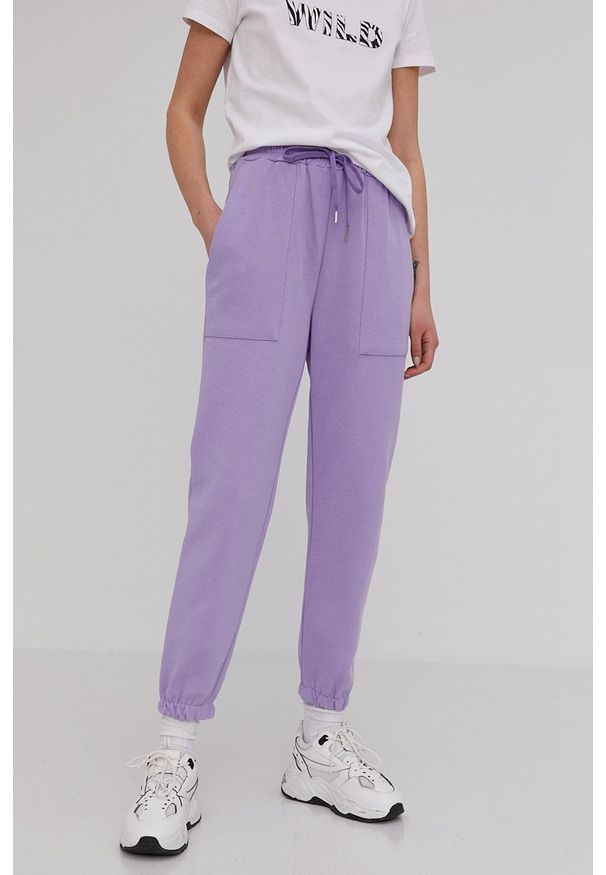 Answear Lab Spodnie damskie kolor fioletowy gładkie. Kolor: fioletowy. Materiał: dzianina. Wzór: gładki