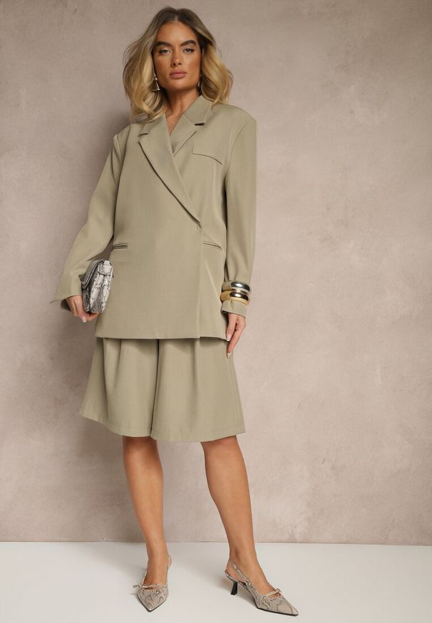 Renee - Jasnozielona Pudełkowa Marynarka Dwurzędowa o Fasonie Oversize Cornelise. Okazja: na spotkanie biznesowe, na co dzień. Kolor: zielony. Materiał: jeans. Styl: elegancki, biznesowy, casual