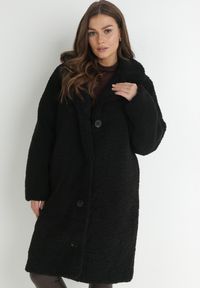 Born2be - Czarny Płaszcz Futrzany Teddy Gavi. Okazja: na co dzień, na spacer. Kolor: czarny. Materiał: futro. Sezon: zima. Styl: klasyczny, casual, elegancki #7